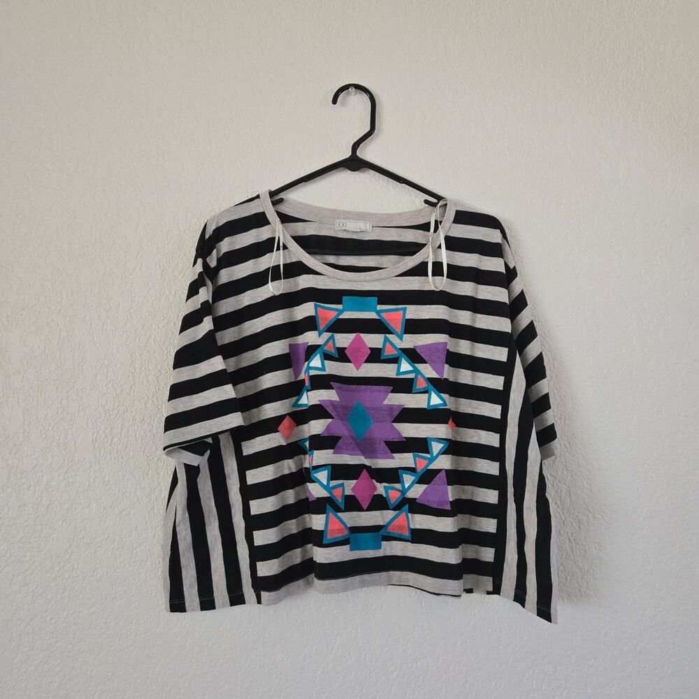 Forever 21 Black and White Striped Pattern Shirt Size Medium